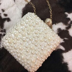 Pearl Clutch